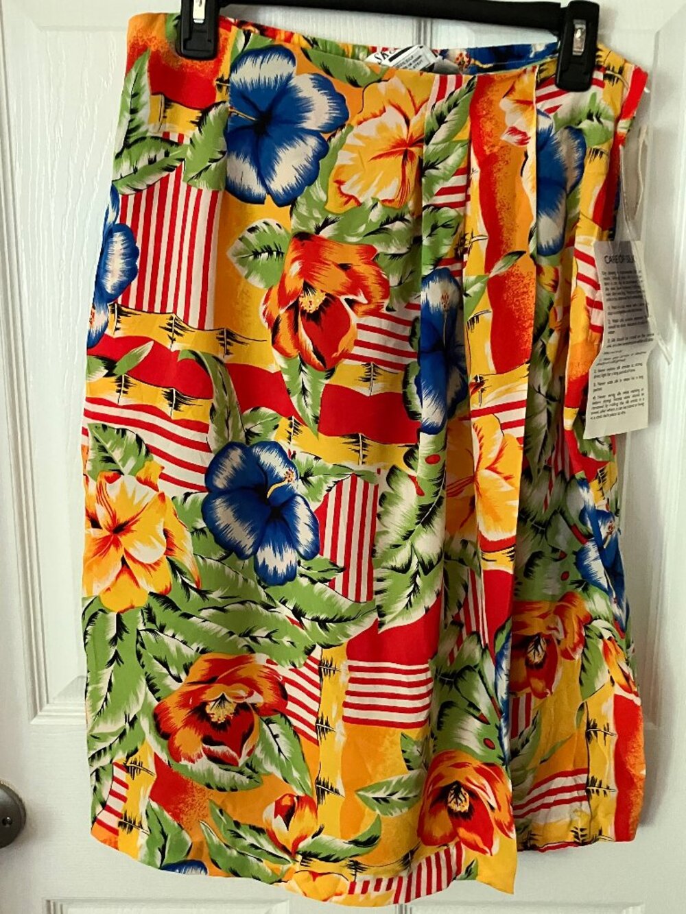 Vintage SK & COMPANY Ladies' Midi Skirt Silk Colorful Floral print Waist 16 New